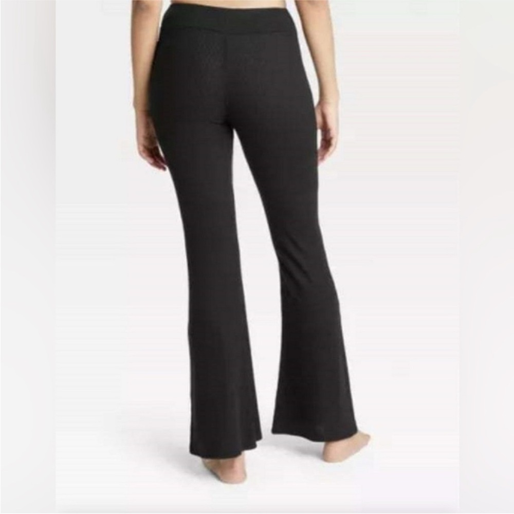 Colsie Ribbed Flare Leggings - Picture 6 of 9